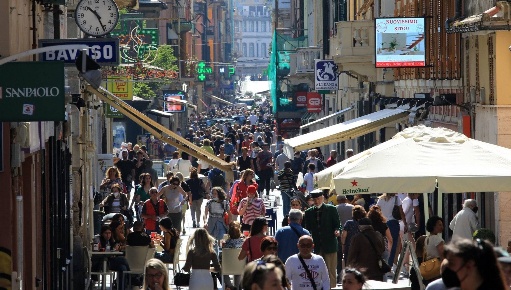 Foto Negozio in Via Sestri, Genova Sestri Ponente di 150 m² in vendita