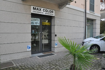 Foto Negozio a Oggiono Centro di 90 m² con 2 locali in vendita