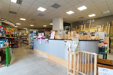 Foto Locale commerciale a Siena Ruffolo - Taverne d'Arbia di 370 m²