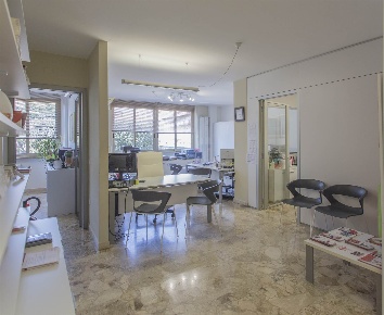 Foto Ufficio a Cecina Cecina Centro di 75 m² con 4 locali in vendita