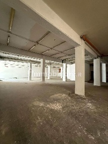 Foto Locale commerciale a Sant'Anastasia di 450 m² in affitto