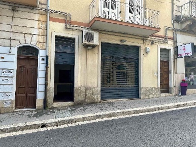 Foto Negozio in Via Carducci  50, Ragusa San Luigi - Archimede di 80 m²
