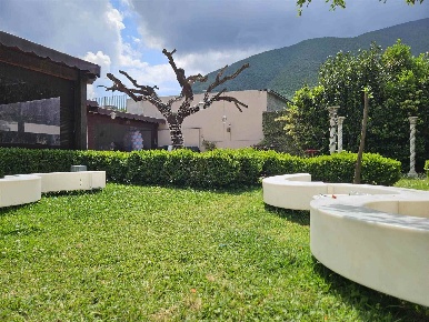 Foto Negozio in Via Petraro Pucciano, Nocera Superiore Centro di 350 m²