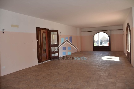 Foto Locale commerciale a Golfo Aranci di 102 m² in vendita