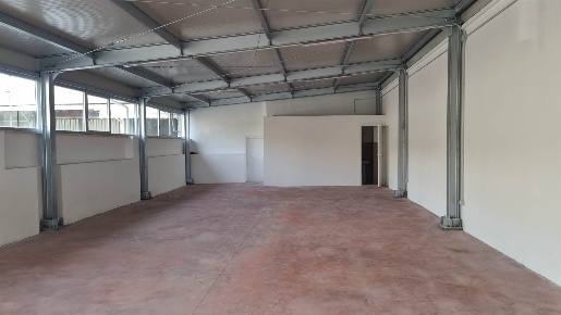 Foto Negozio in Via Annibale Maria di Francia, Roma Fidene di 139 m²