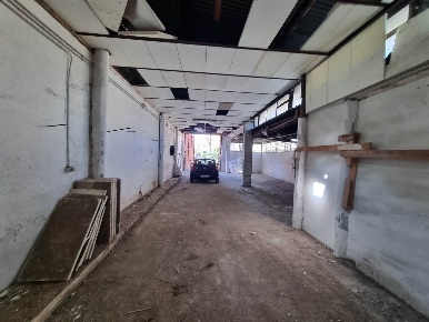 Foto Negozio in Via Annibale Maria di Francia, Roma Fidene di 139 m²