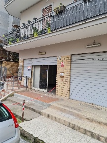 Foto Negozio in Via  Angelo Bianchi 66, Roma Tor Vergata di 29 m²