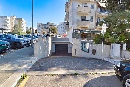 Foto Magazzino in Viale Federico II 47, Putignano di 148 m² con 1 locali