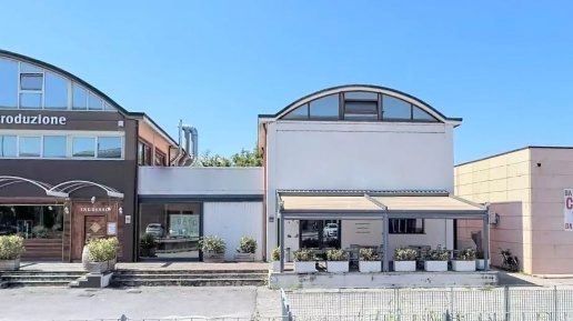 Foto Negozio a Mantova Dosso del Corso - Chiesanuova di 102 m² con 2 locali