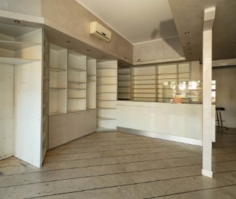 Foto Negozio a Modena Viali di 60 m² con 1 locali in vendita