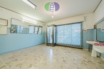 Foto Negozio in Via Chiesa 118, Mira Gambarare di 30 m² con 2 locali