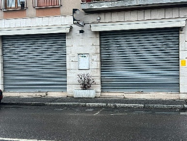 Foto Negozio a Mortara Centro di 165 m² con 5 locali in vendita