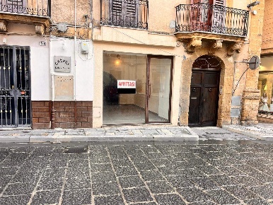 Foto Negozio in Via G. Licata 176, Sciacca Centro di 120 m² con 3 locali