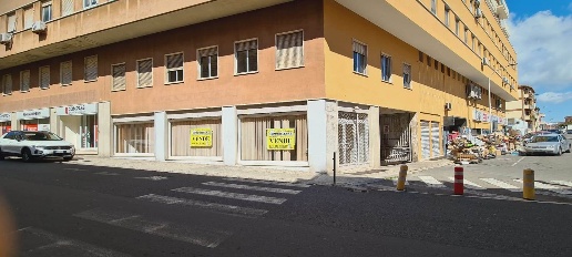 Foto Negozio a Iglesias Centro di 230 m² con 2 locali in vendita