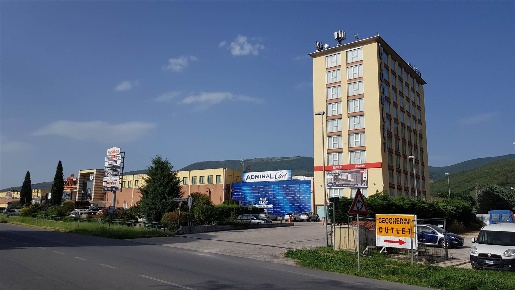 Foto Negozio in Via popoli Km 147, Trevi Matigge di 500 m² in vendita