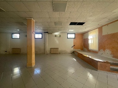 Foto Magazzino a Campi Bisenzio San Donnino di 160 m² con 3 locali