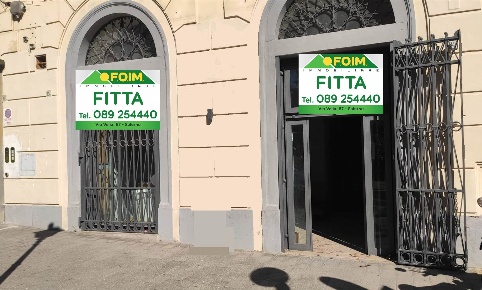 Foto Negozio a Salerno Centro Storico - Teatro Verdi di 110 m² in affitto