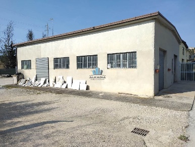 Foto Laboratorio a Fermo Salvano di 135 m² con 3 locali in vendita