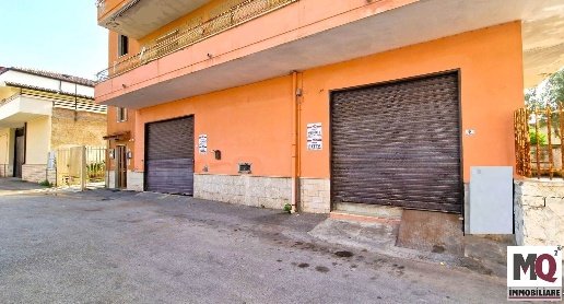 Foto Negozio a Mondragone di 85 m² con 2 locali in vendita