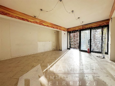 Foto Negozio a Firenze Ponte di Mezzo - Circondaria di 50 m² con 3 locali