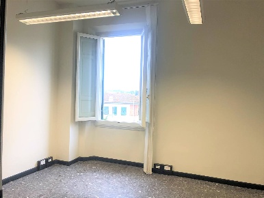 Foto Ufficio a Lastra a Signa Centro di 105 m² con 4 locali in affitto