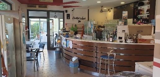 Foto Negozio a Bolano Ceparana Carpena di 100 m² con 2 locali in vendita
