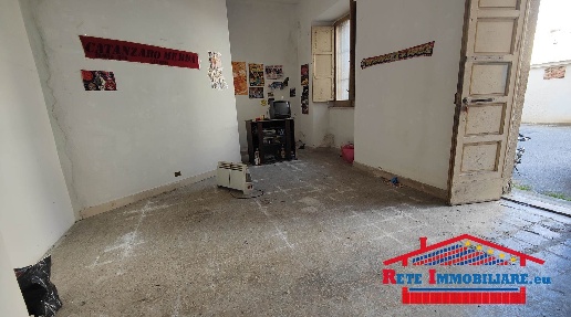 Foto Magazzino in via misasi, Cosenza Centro di 18 m² con 1 locali