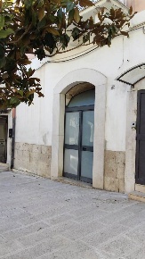 Foto Locale commerciale a Canosa di Puglia Centro di 34 m² con 1 locali