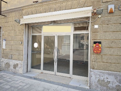 Foto Negozio a Cecina Cecina Centro di 60 m² con 2 locali in affitto