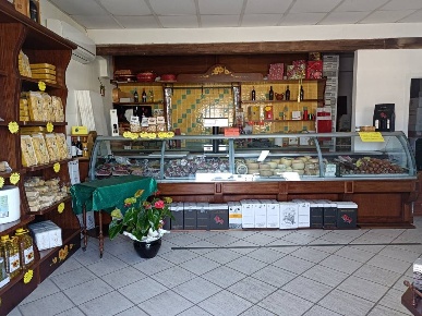 Foto Attività commerciale a San Severino Marche di 120 m² con 3 locali