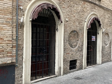 Foto Negozio a Fano Centro Storico di 250 m² con 4 locali in vendita