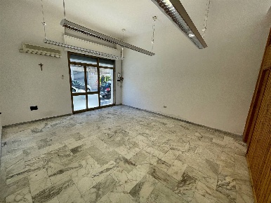 Foto Locale commerciale in VIA TENENTE IORIO, Foggia Immacolata di 65 m²