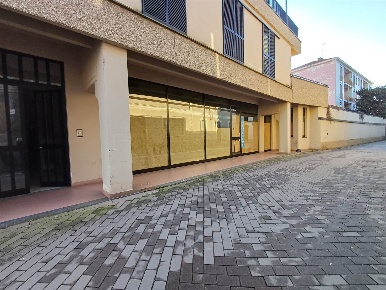 Foto Locale commerciale a Mortara Centro di 360 m² con 3 locali in vendita