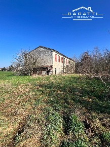 Foto Agriturismo a Suzzara di 240 m² con 6 locali in vendita