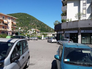 Foto Locale commerciale a Salerno Arbostella - Arechi di 100 m² in vendita