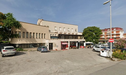 Foto Hotel a Montemarciano Marina Di Montemarciano di 922 m² con 26 locali