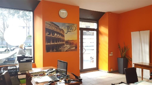 Foto Negozio in Via Labicana 96, Roma Colle Oppio di 60 m² con 2 locali
