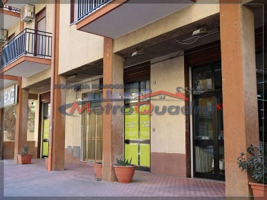 Foto Locale commerciale a Canicattì di 900 m² con 3 locali in vendita