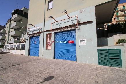 Foto Negozio in Via Cesare Pavese 60, Martina Franca di 150 m² con 1 locali
