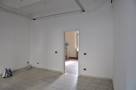 Foto Negozio a Prato Soccorso di 50 m² con 2 locali in vendita