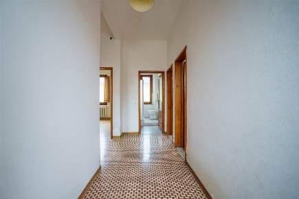 Foto Attività commerciale a Montecatini-Terme di 377 m² con 7 locali