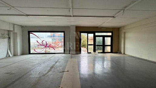 Foto Negozio a Salerno Zona Industriale - San Leonardo di 660 m² in affitto