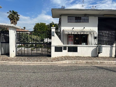 Foto Attività commerciale a Fondi Centro di 45 m² con 1 locali in affitto