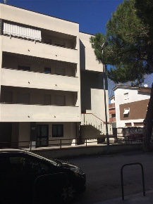 Foto Ufficio a Foligno Viale Roma di 140 m² con 7 locali in vendita