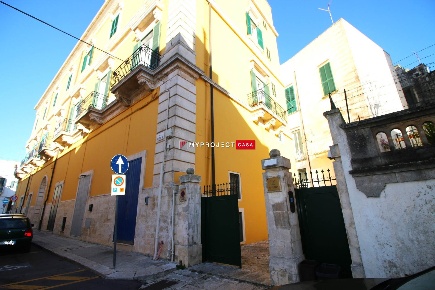 Foto Negozio in Via Verdi 8, Martina Franca di 125 m² con 4 locali