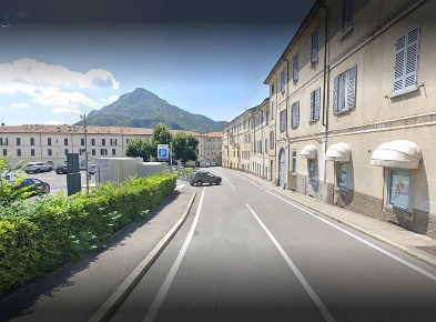 Foto Negozio in Via parini 9, Lecco Centro di 150 m² con 2 locali