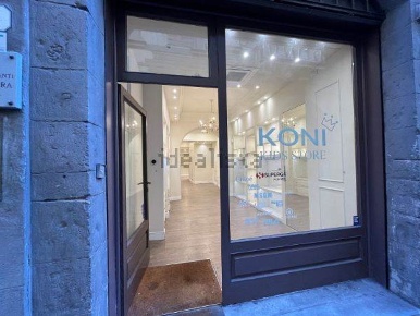 Foto Negozio a Firenze Piazza della Repubblica di 80 m² con 1 locali