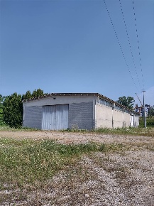 Foto Attività commerciale a San Benedetto Po Centro di 900 m² in affitto