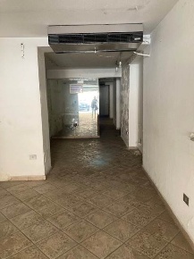 Foto Locale commerciale a Palermo Zisa di 80 m² con 5 locali in vendita