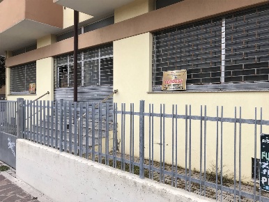 Foto Negozio in Via Pigafetta, Chioggia Sottomarina di 250 m² con 2 locali